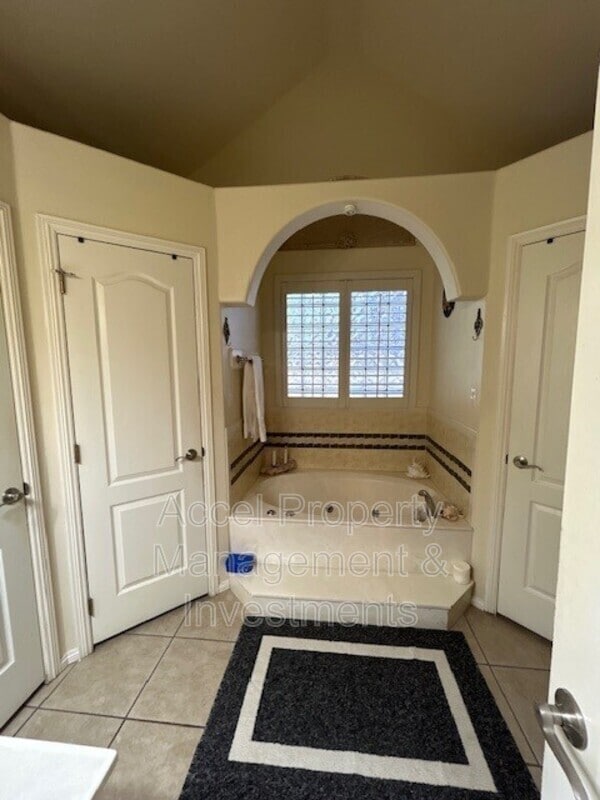 Building Photo - 5018 S Hummer Ln