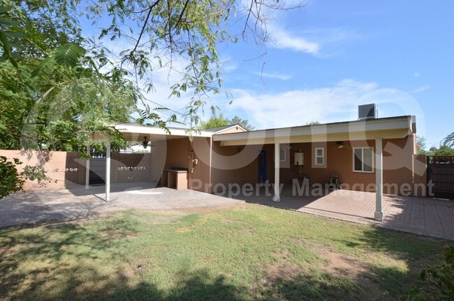 Building Photo - 1402 W Glenrosa Ave