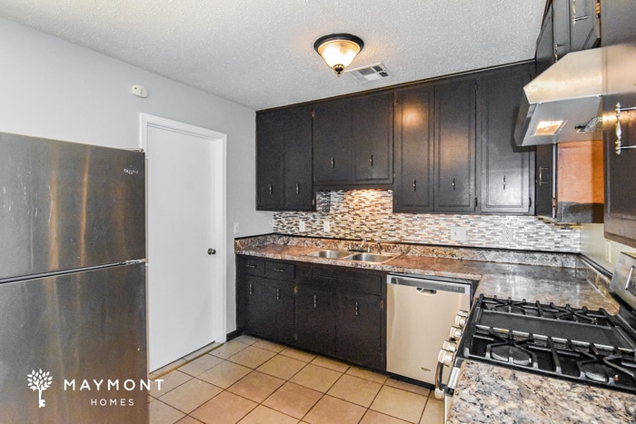 Building Photo - 5731 Roxboro Dr