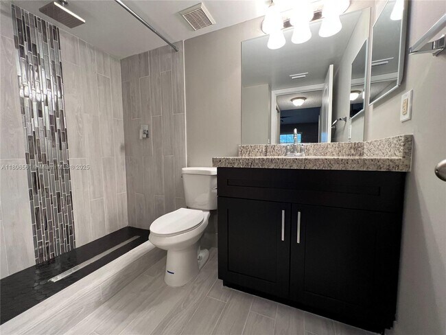 Building Photo - 2890 N Oakland Forest Dr