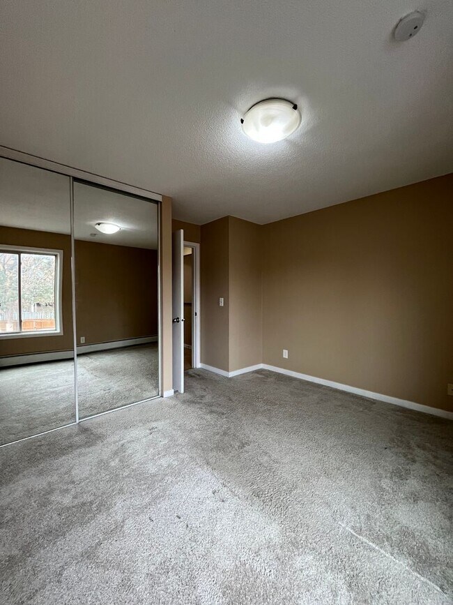 Building Photo - 3729 Snelling Ave