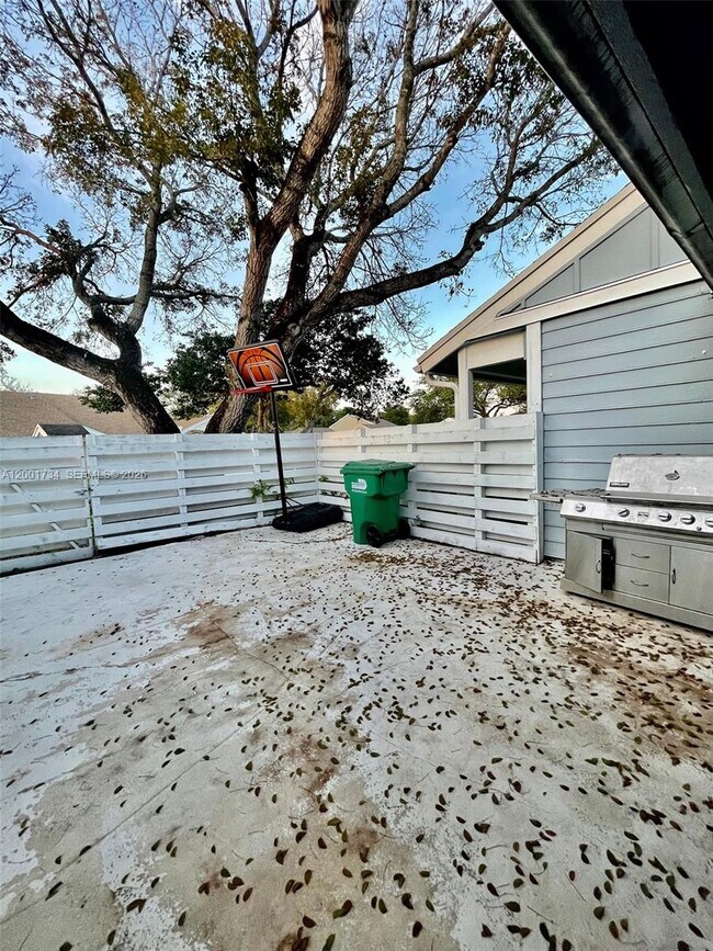 Building Photo - 13754 SW 147th Cir Ln