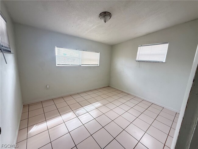 Building Photo - 21422 Kenyon Ave