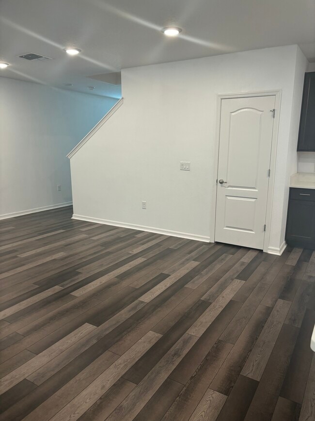 Building Photo - 2816 Westwood Ave