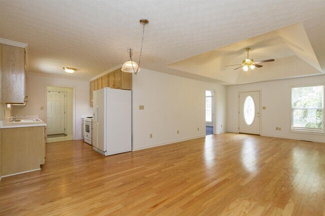 Building Photo - 566 Autumndale Dr