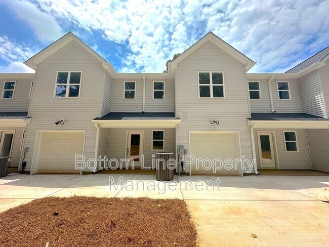 Building Photo - 2927 Burgess Dr