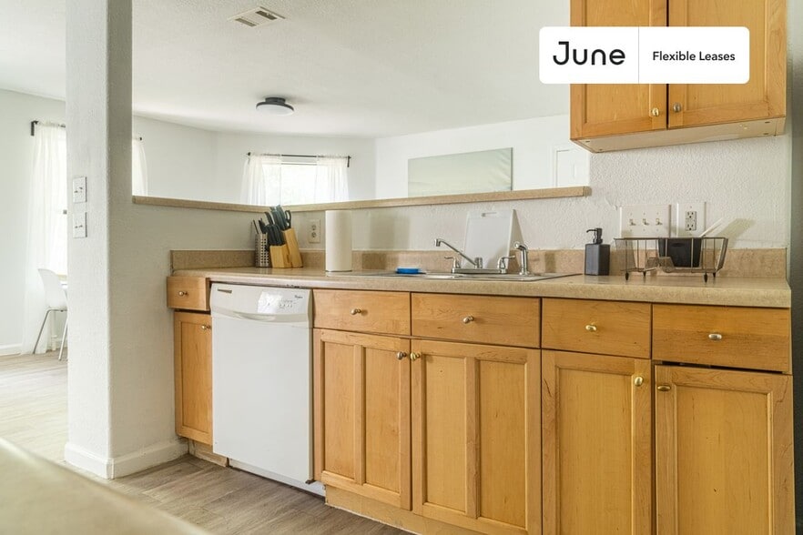 Building Photo - 5105 Spruce Cove