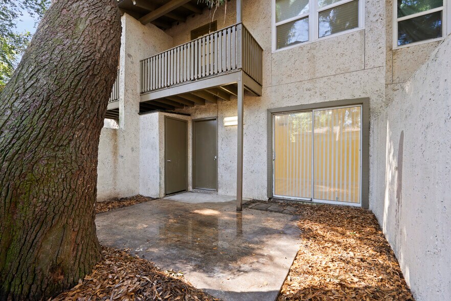 Building Photo - 400 William Hilton Pky