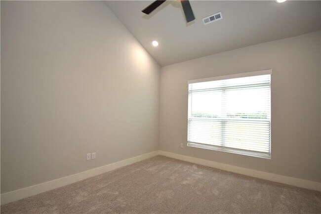 Building Photo - 481 Amethyst Rd