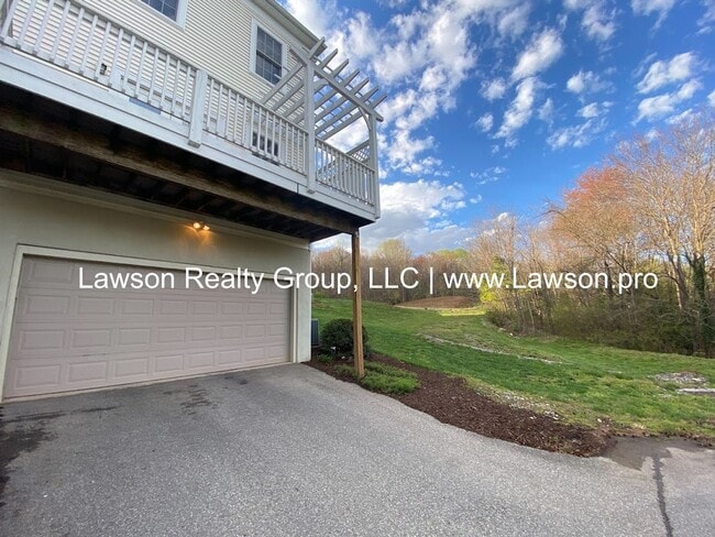 Building Photo - Colonial Green Row Home with Two Car Garage