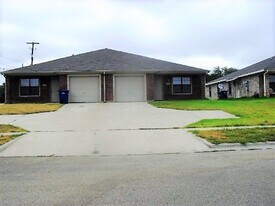 Building Photo - 2916 Ashley Dr