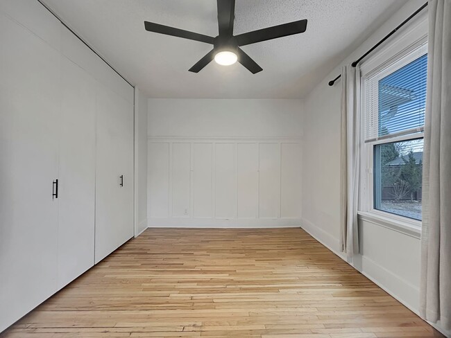 Building Photo - 2729 Vernon Ave S