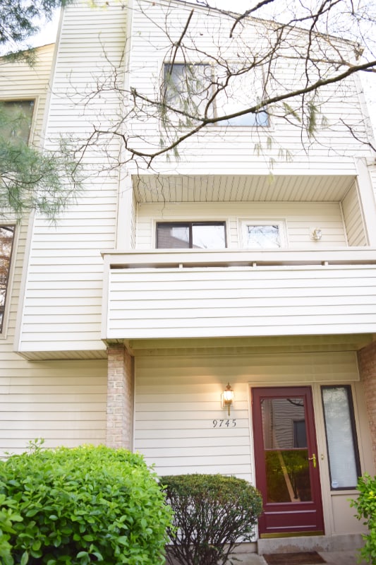 Building Photo - 9745 Lake Shore Dr