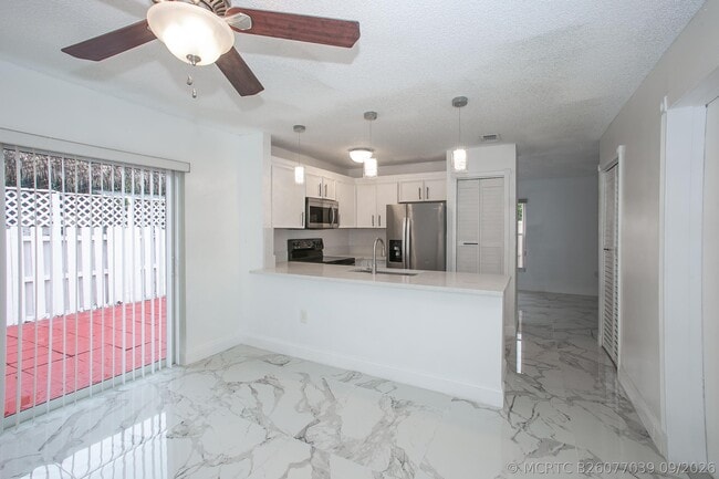 Building Photo - 4254 SW 72nd Way