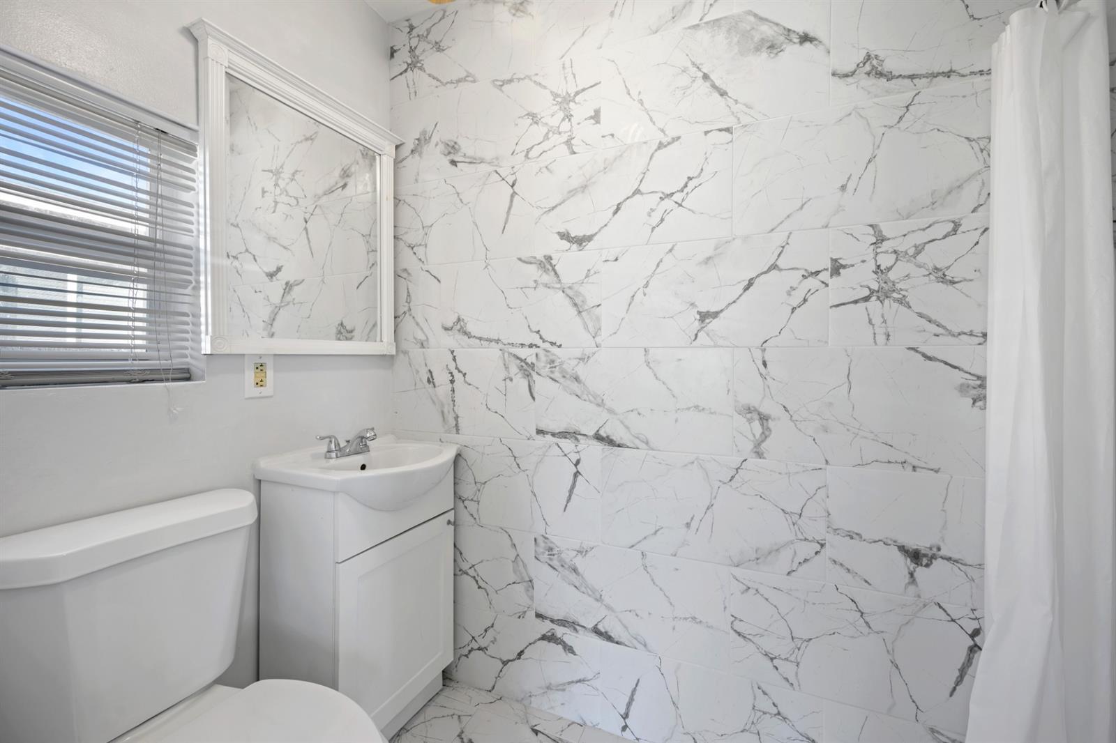 Building Photo - 1535 Plunkett St