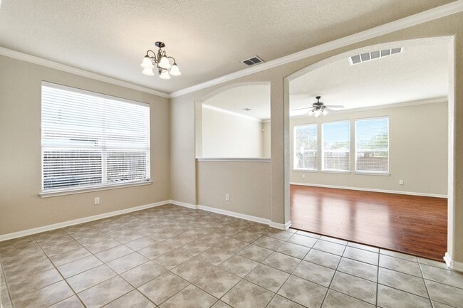 Building Photo - ***APPLICATION CURRENTLY UNDER REVIEW***Spacious Cul-de-sac home located close to Seaworld, Lackl...