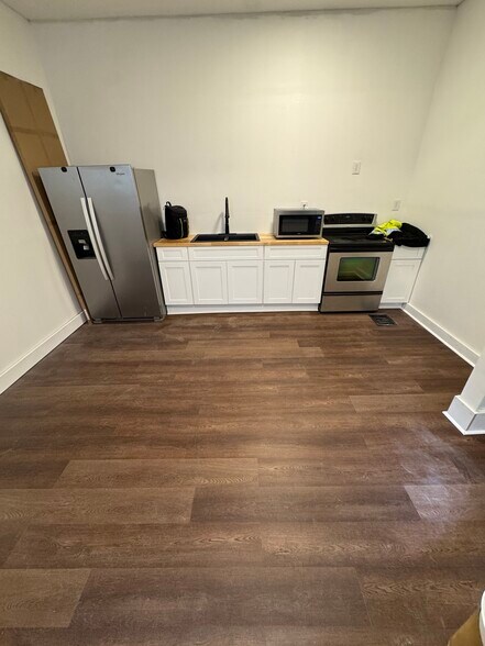 Building Photo - 953 W Main St