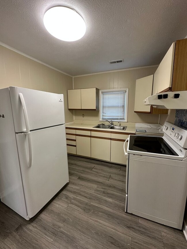 Building Photo - 717 Plantation Rd