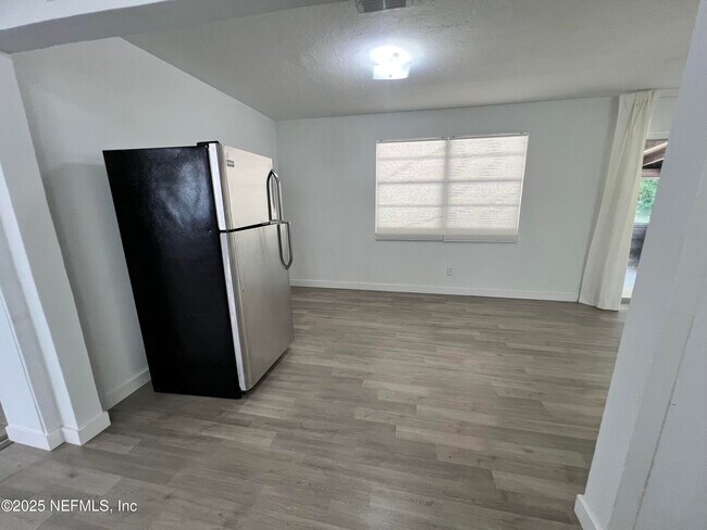 Building Photo - 8105 Santillo Dr
