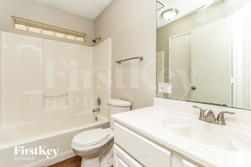 Building Photo - 606 Plainview Dr