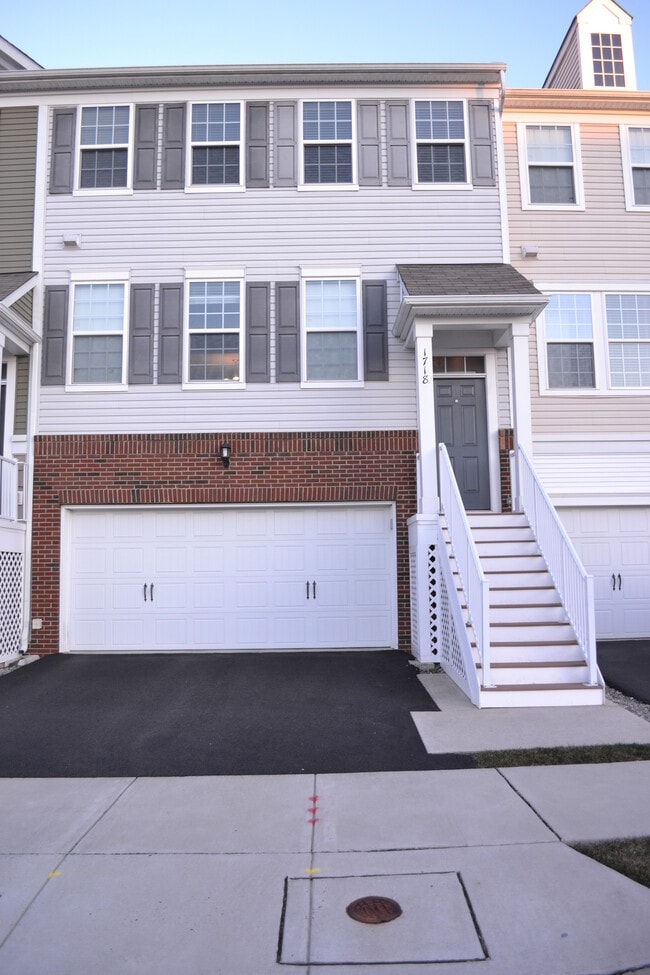 Primary Photo - 1718 Beacon Ln