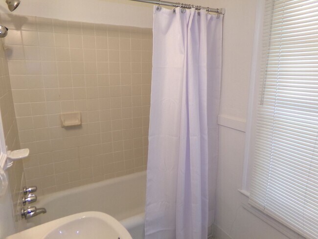 Building Photo - 1529 W First St