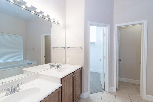 Building Photo - 2611 Salerno Pl