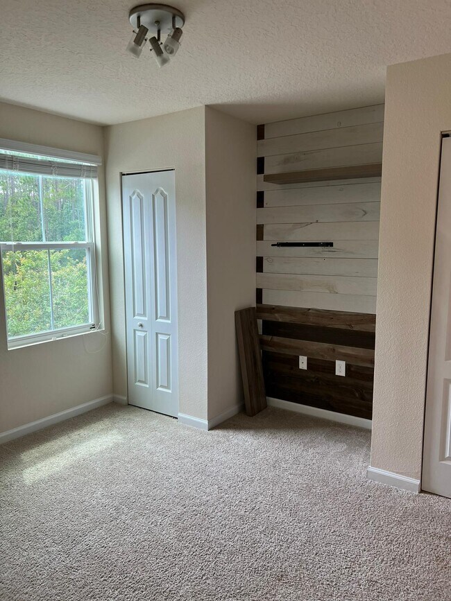 Building Photo - 589 Servia Dr