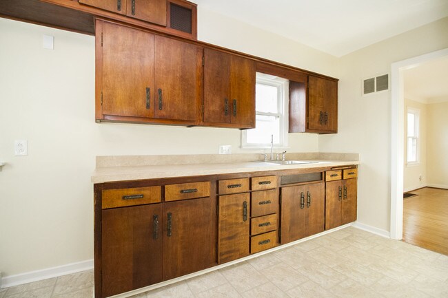 Building Photo - 2355 Ward St