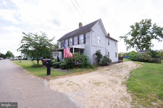 Building Photo - 113 Maple Ave