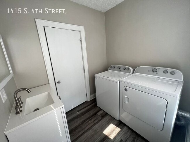 Building Photo - 1415 S 4th St