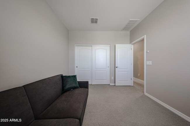 Building Photo - 3813 E Branham Ln
