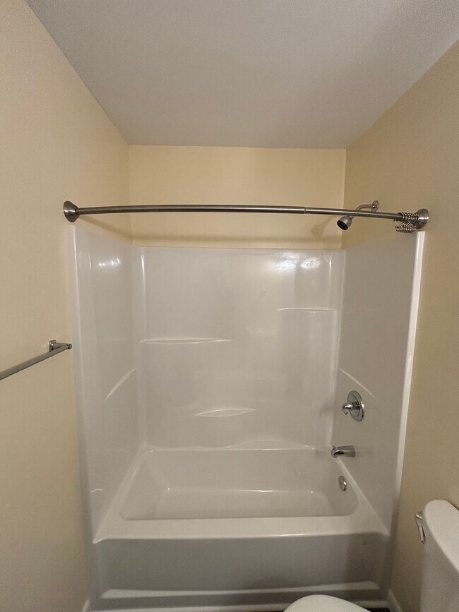 Building Photo - Newly Remodeled rancher in Halls