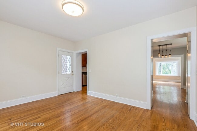 Building Photo - 621 Prairie Ave