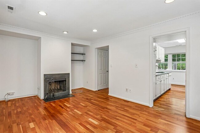 Building Photo - Great 2BR 2BA in Kenwood Forest Community in Downtown Bethesda