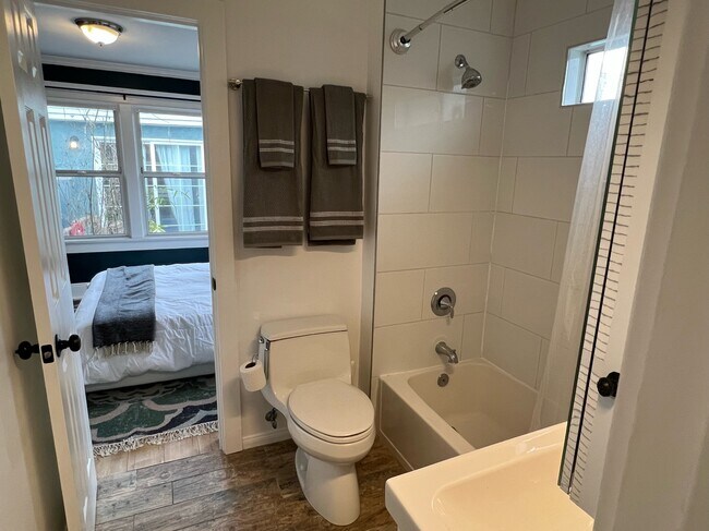 Bathroom (Jack & Jill) - 2813 2nd Ave