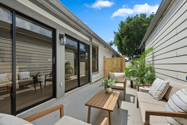 Building Photo - 2515 Bedford Mews Dr