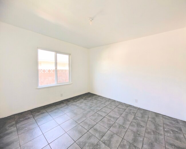 Building Photo - 865 N Glassell St