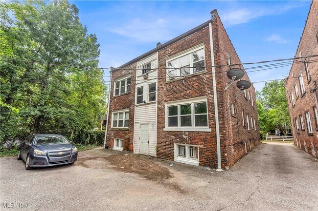 Building Photo - 13605 Othello Ave