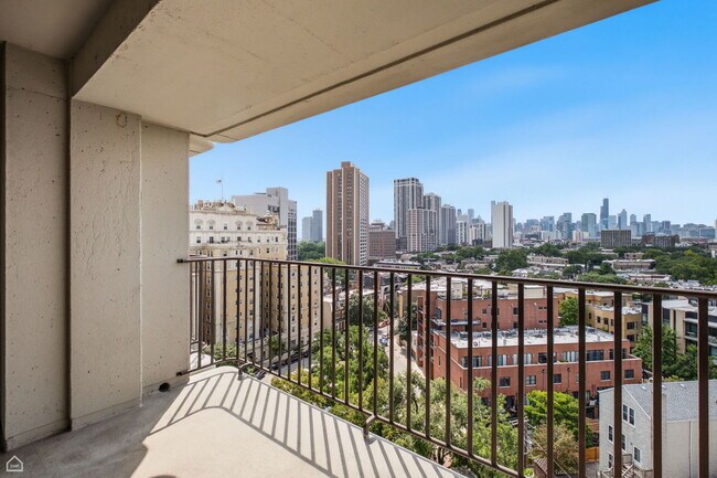 Building Photo - 1960 N Lincoln Park W