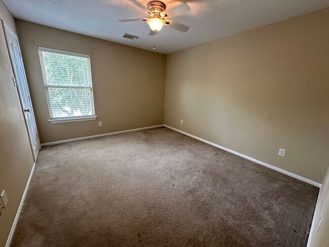 Building Photo - For Lease | 4 Bed, 2.5 Bath | 2,587 Sq Ft ...