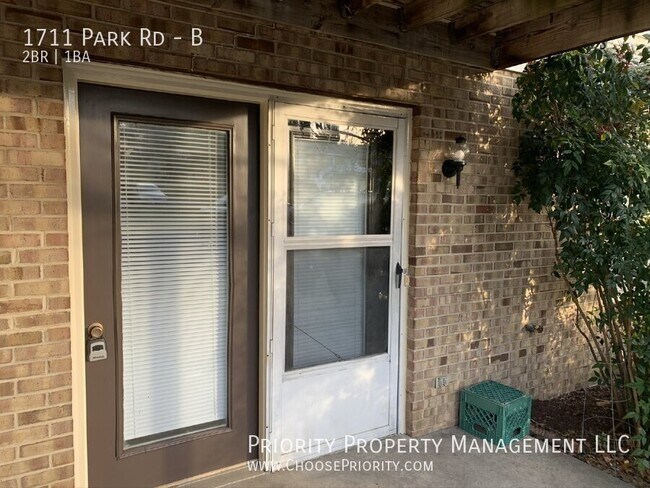 Building Photo - 1711 Park Rd