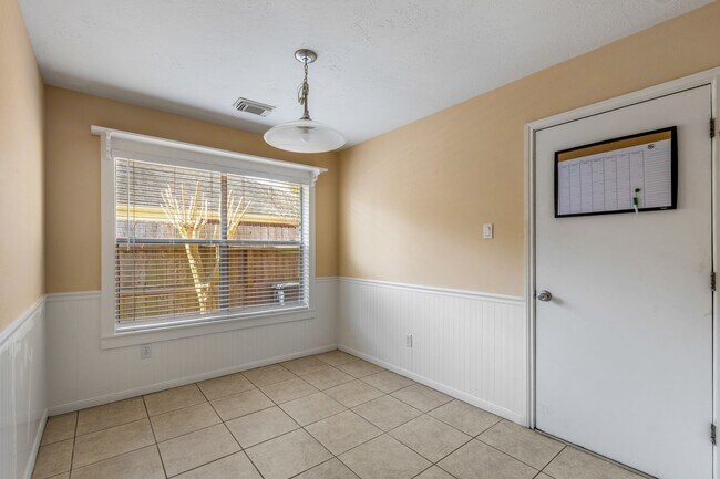 Building Photo - 4826 Meadowglen Dr