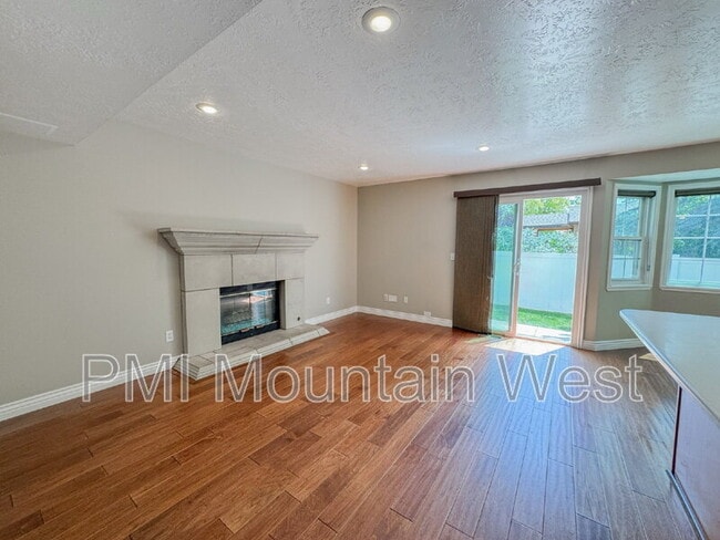 Building Photo - 499 N 200 W