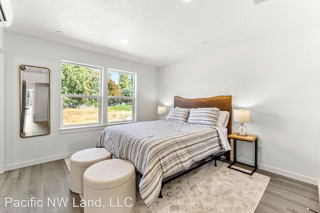 Building Photo - 3 br, 2.5 bath House - 2901 NE 137th Way
