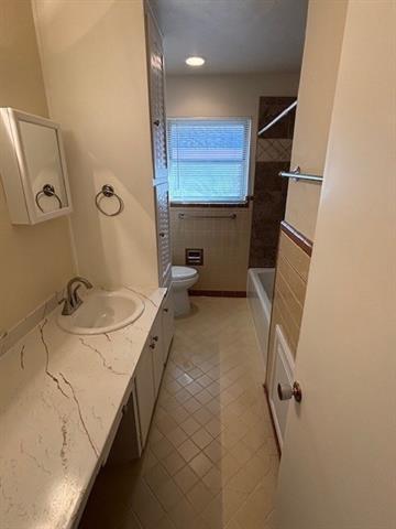 Building Photo - 1303 Park Center St