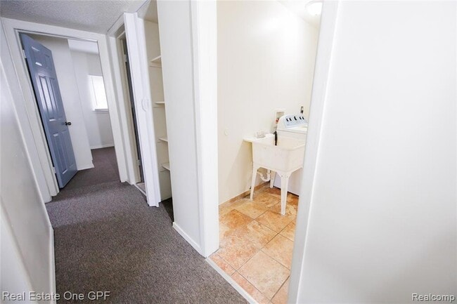 Building Photo - 14960 Alberta Ave