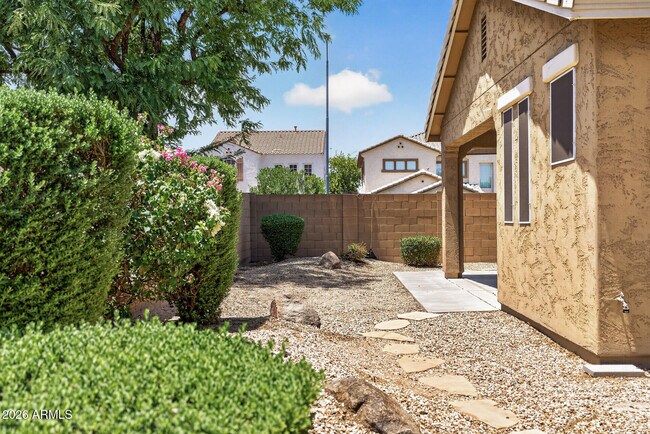 Building Photo - 10639 W Alex Ave