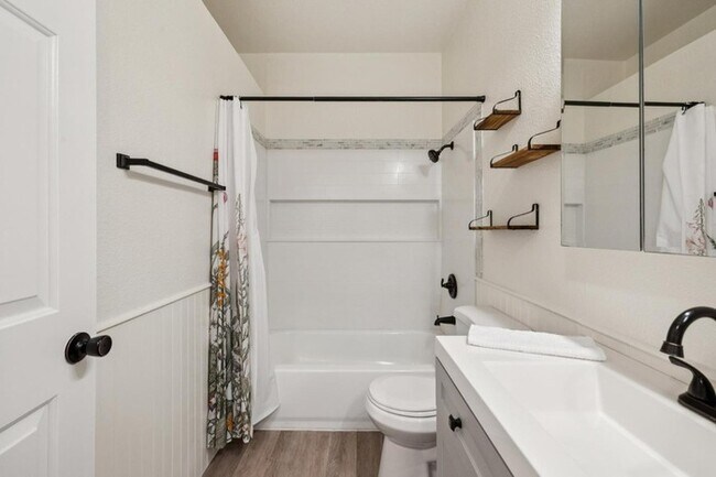 Building Photo - Charming 2BR / 2BA Condo with Patio & Garage in Half Moon Bay