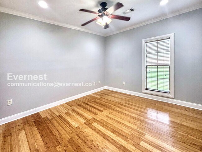 Building Photo - 4-Bedroom Home with Garage / Available Now!